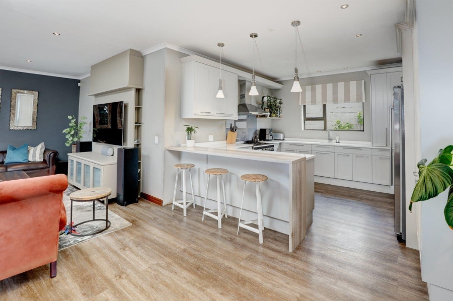 5 Bedroom Property for Sale in Van Riebeeckshof Western Cape